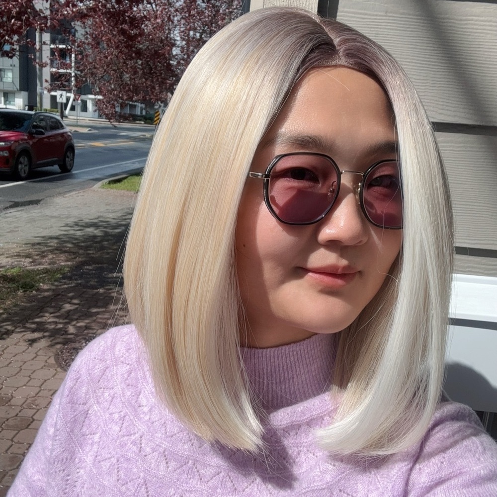 Elegant Blonde Wig Mid-Part Shoulder Length Straight Platinum Highlight New